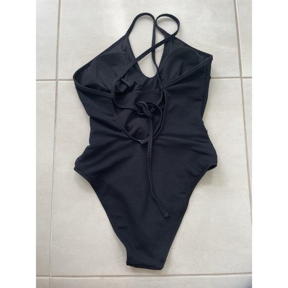 Cupshe Swim One Piece Swimsuit Halter Textured Swimwear - Picture 4 of 9